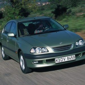 avensis 98