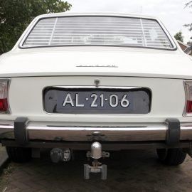 antiguo peugeot con enganche