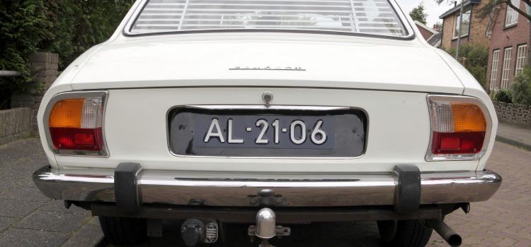 antiguo peugeot con enganche