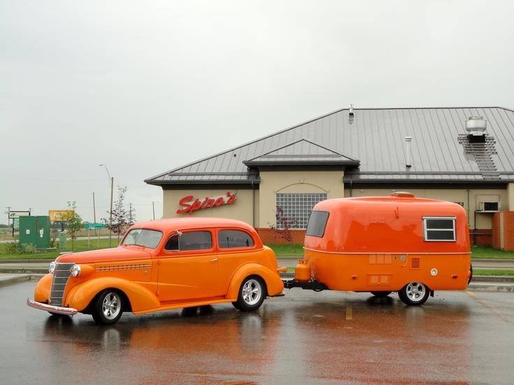 coche americano naranja